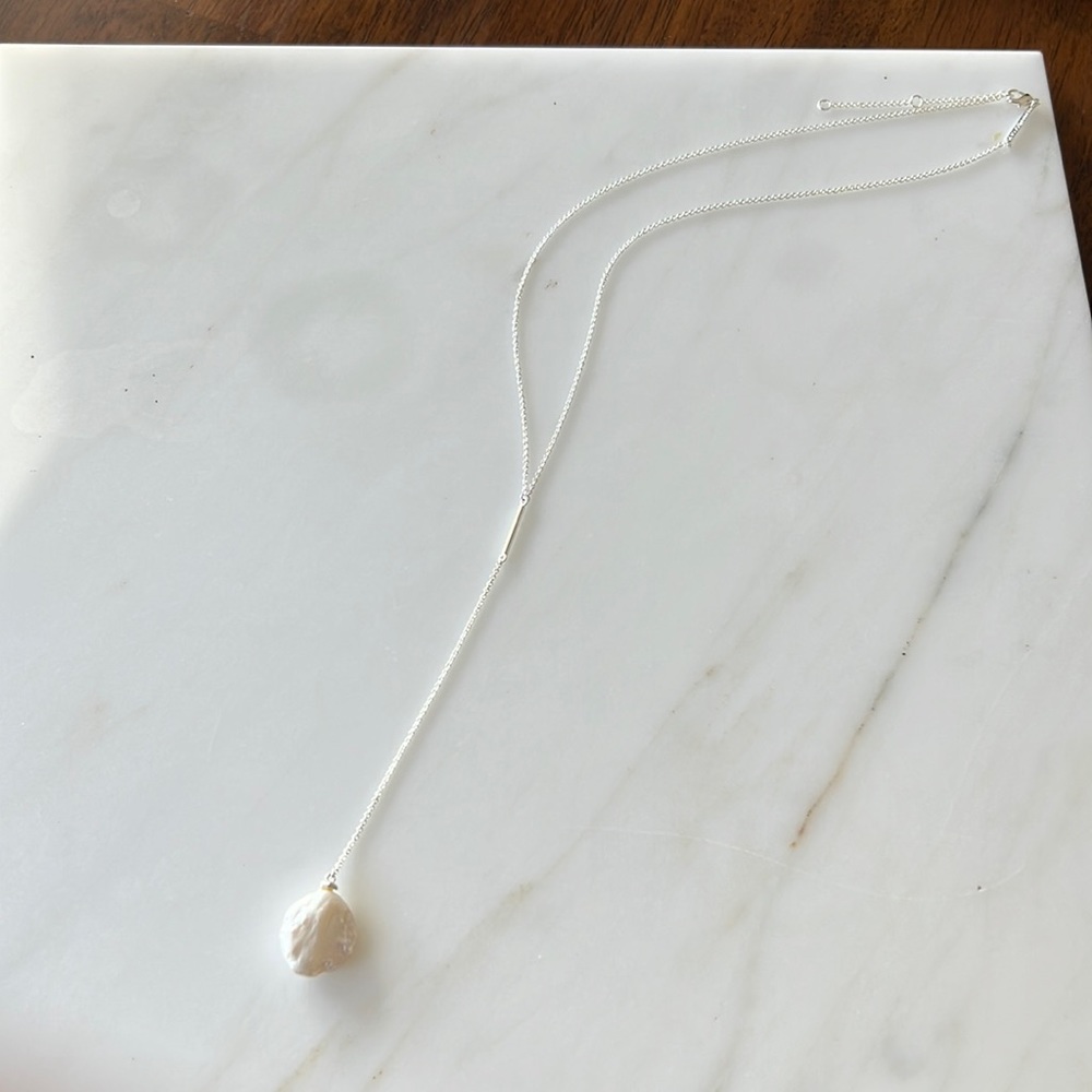 Kendra Scott necklace